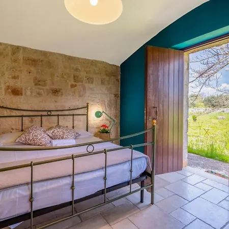 La Lamia Sotto Il Gelso